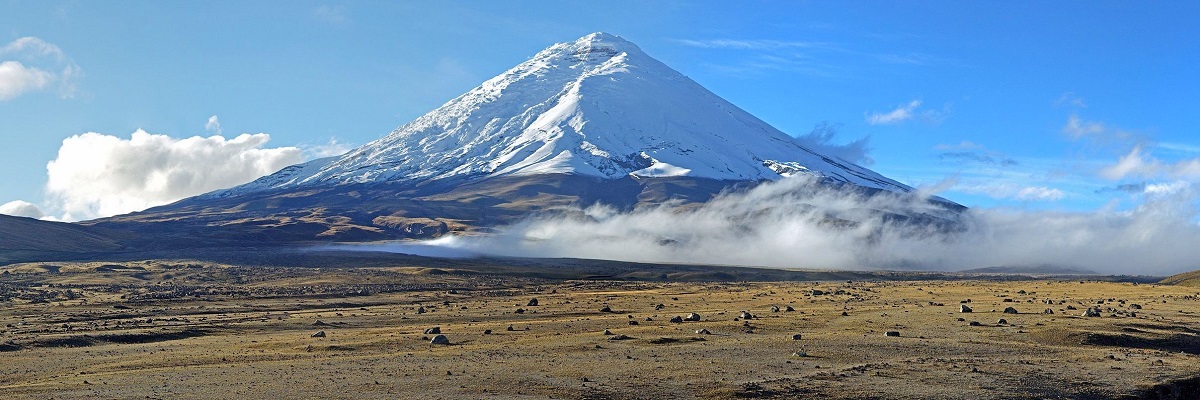 ECUADOR A Cotopaxi-vulkán (5897 m)